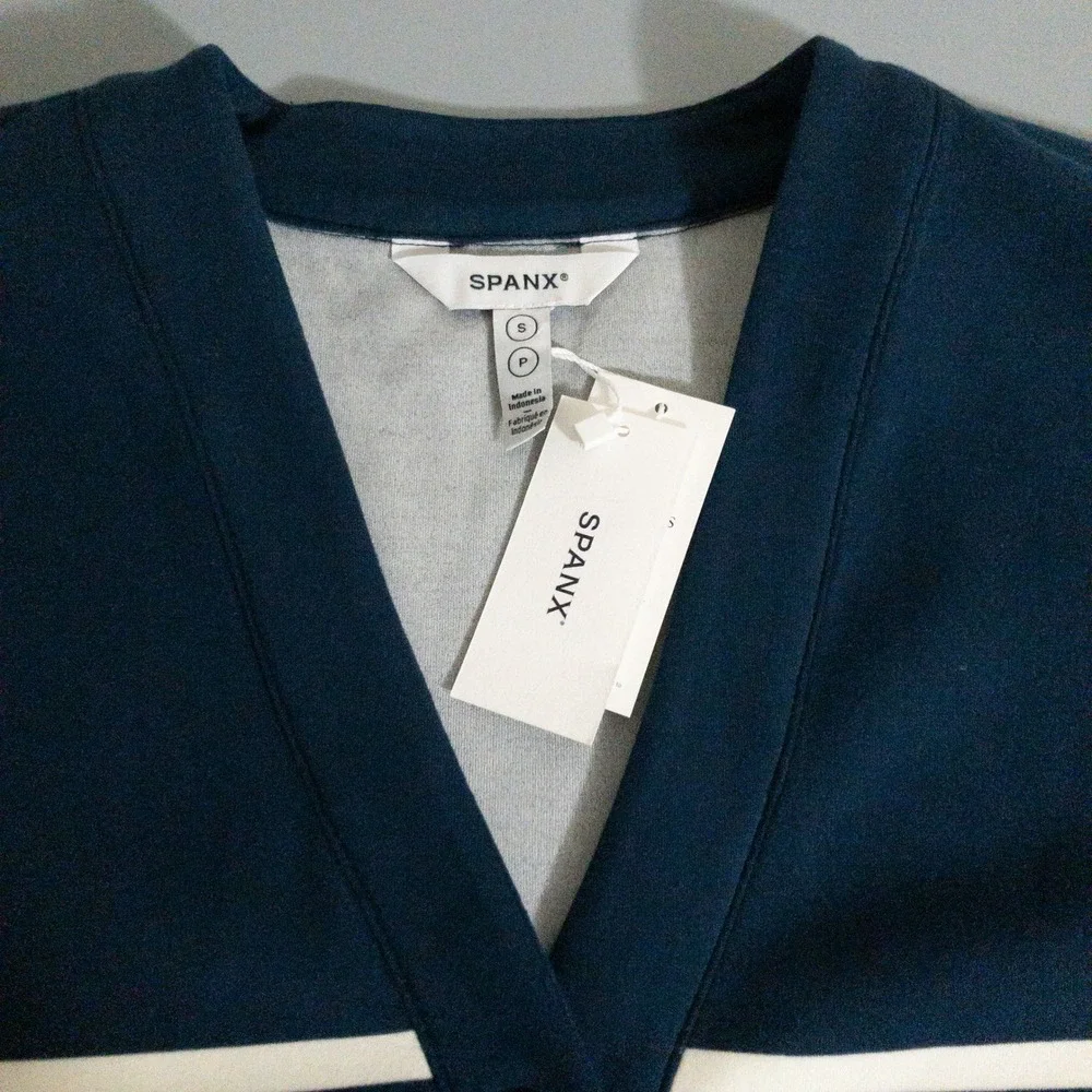 Spanx Air Essentials Womens Cardigan Small Blue Porcelain Stripe Coastal New - Picture 7 of 13